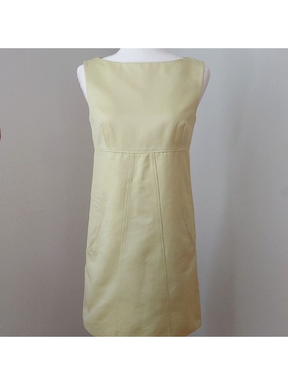 Burberry London Luxury Yellow Sleeveless Women's Shift Dress in size 6